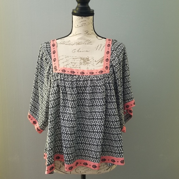 Apostrophe Tops - Top